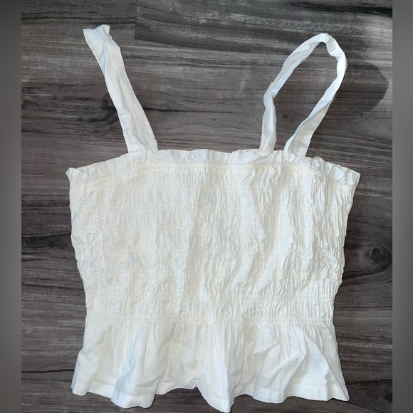 🩷Beautiful white cropped tank nwt women’s size medium - Picture 1 of 1